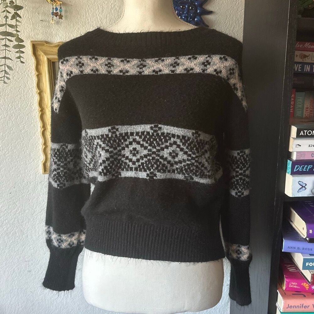 Ovla Size Small Black pullover sweater